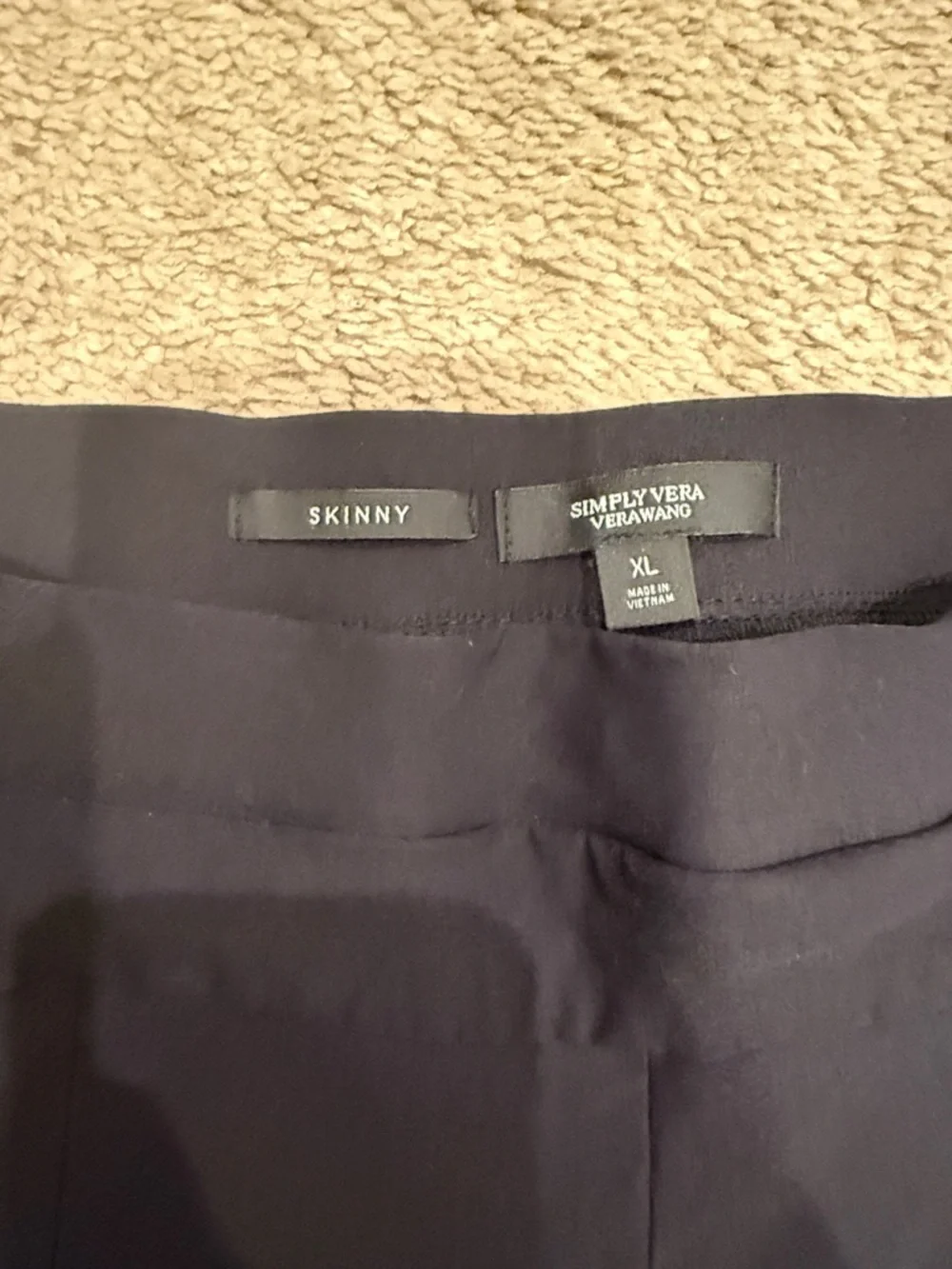 Simply Vera Ultra-Stretch Ponte Pintuck Ankle Pants - Picture 3 of 4